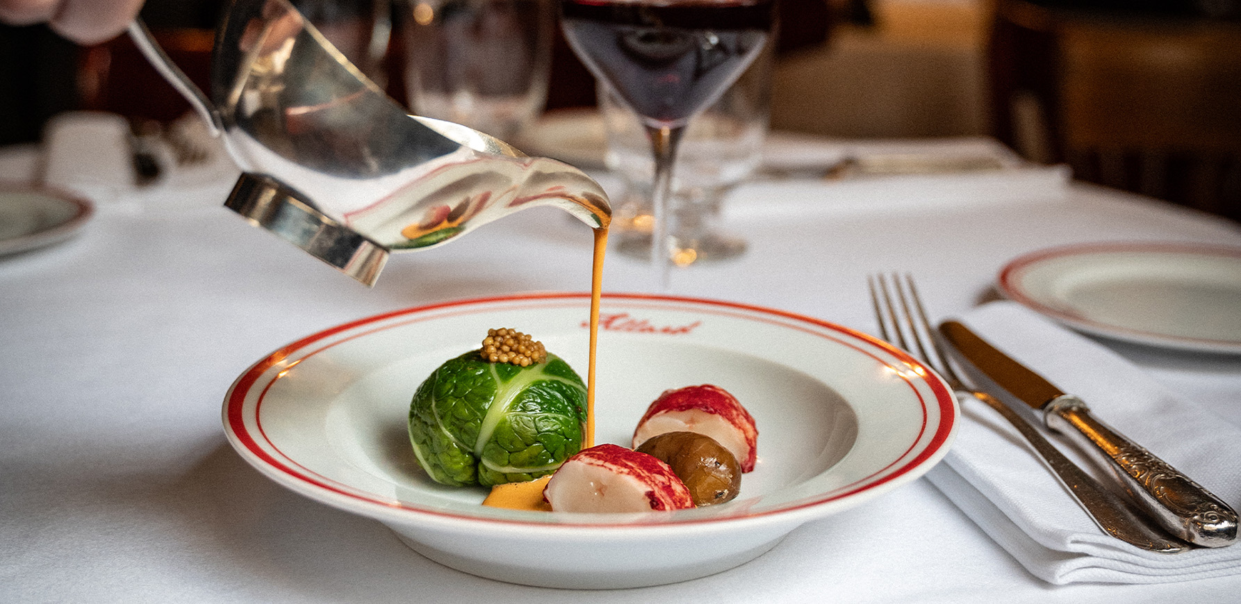 Chou farci au homard et à la châtaigne, réduction d’une homardine